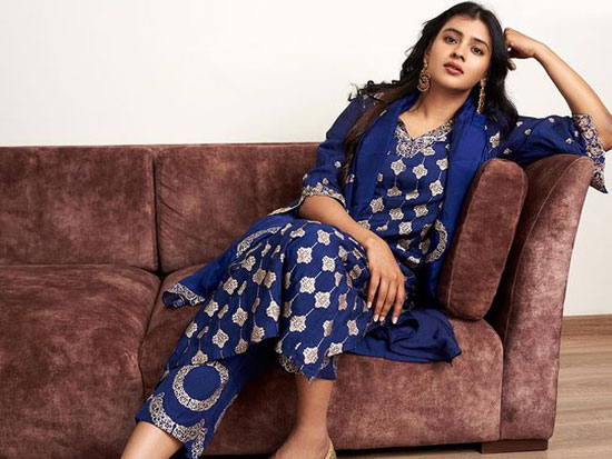 Gorgeous Clicks Of Hebah Patel In Ethnic Wear